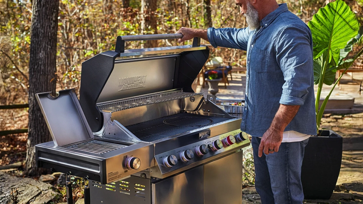 Are Monument Grills the Real Deal, or Just Cheap Weber Knockoffs?